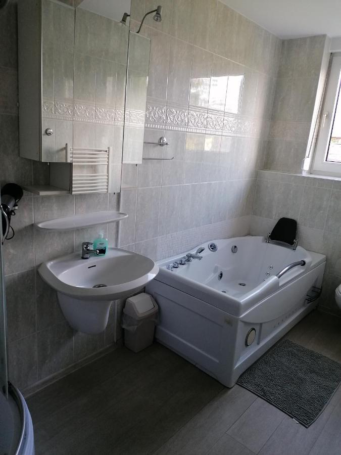 Ferienwohnung Gosciniec Pod Roza Chełmno Exterior foto